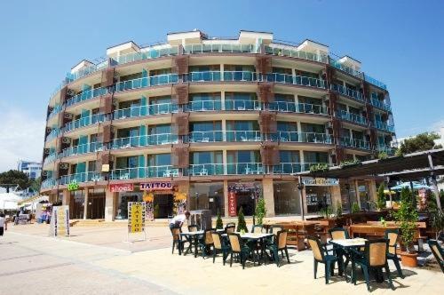 Briz Aparthotel 3*